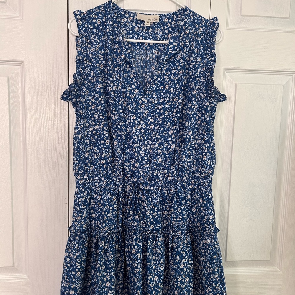 Super cute blue floral summer dress, cinched waist, never worn!